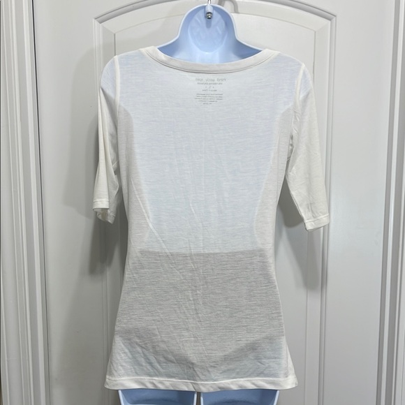 *5/$20* White Ruched Blouse - Picture 4 of 5